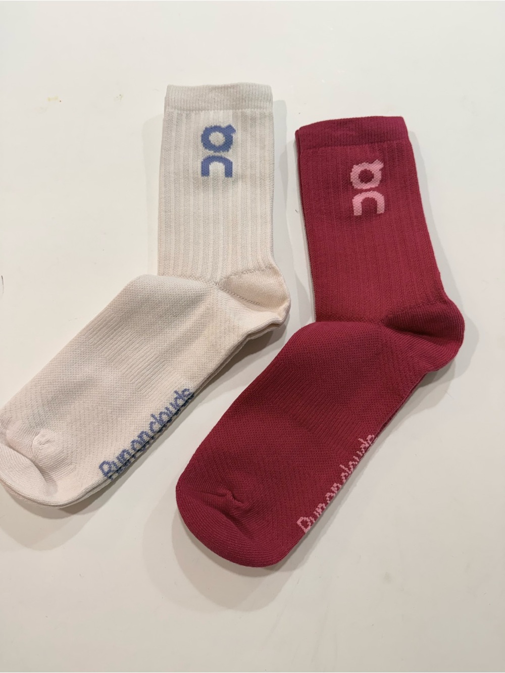 On Running Crew Socks in White and Burgundy/Pink  - Pair Size M